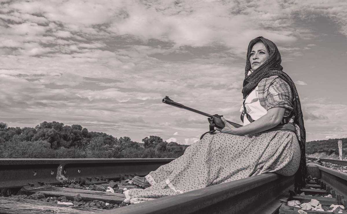 “Viva México”, la exposición fotográfica que resalta el papel de las mujeres en la Revolución