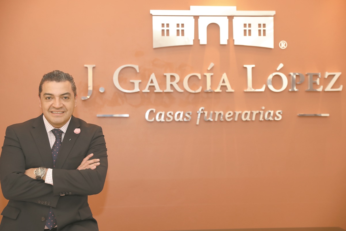 J. García López inaugura funeraria para mascotas