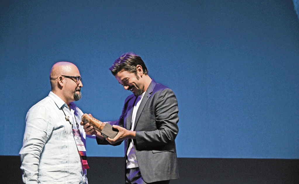 Diego Luna wins ISPA Distinguished Artist Award in Guadalajara