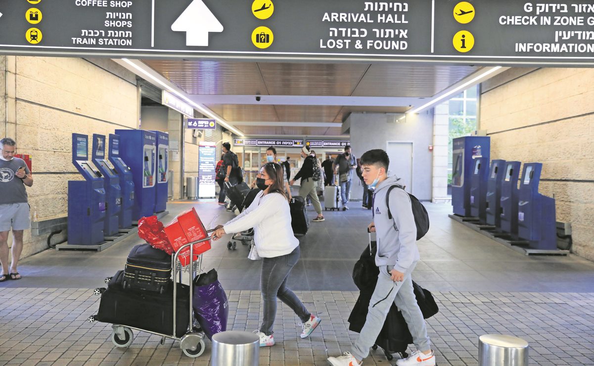 Ómicron llega a América; critican restricción de viajes