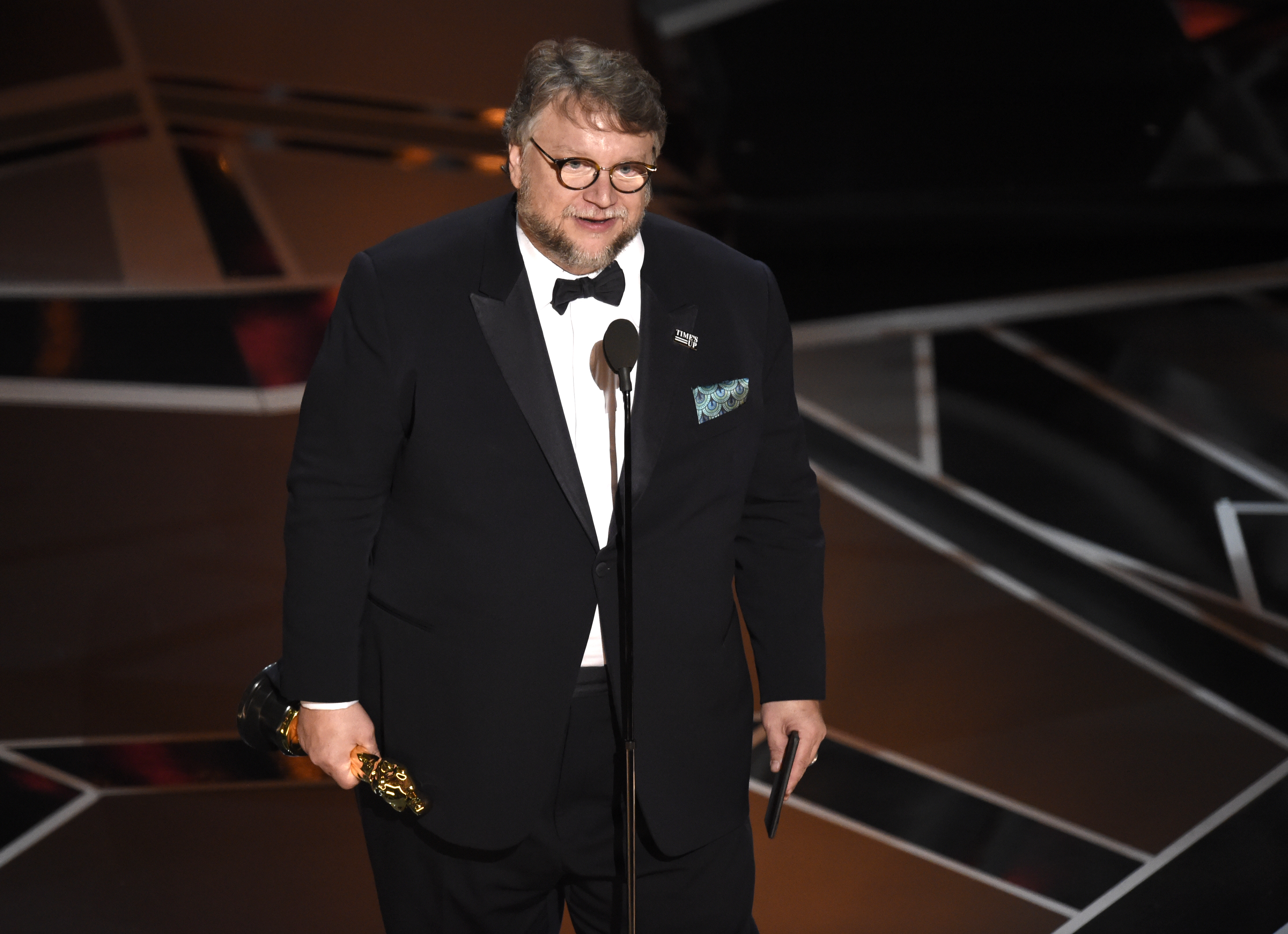 Equipos mexicanos felicitan a Guillermo del Toro 