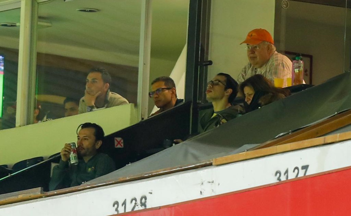 Jaime Lozano, técnico de México, acude al estadio Azteca para los juegos de América y Cruz Azul