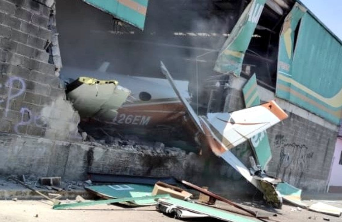 Desplome de aeronave en supermercado de Temixco deja tres muertos y cuatro heridos: PC Morelos 