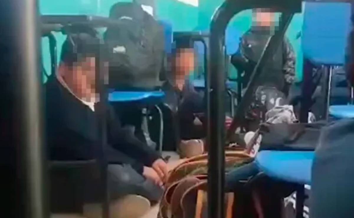 VIDEO: Maestra pone a cantar a sus alumnos para tranquilizarlos en medio de una balacera en Tijuana