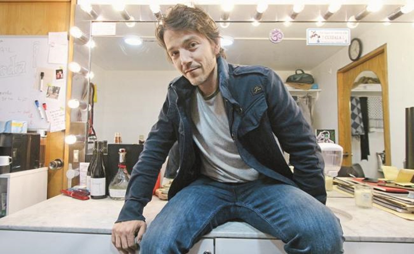 Diego Luna defiende a Guillermo del Toro de acusaciones de presunto plagio