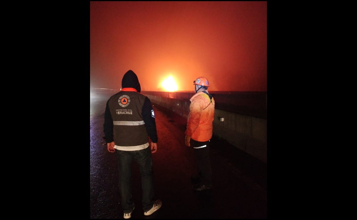 Se incendia pipa con asfalto en autopista de Veracruz