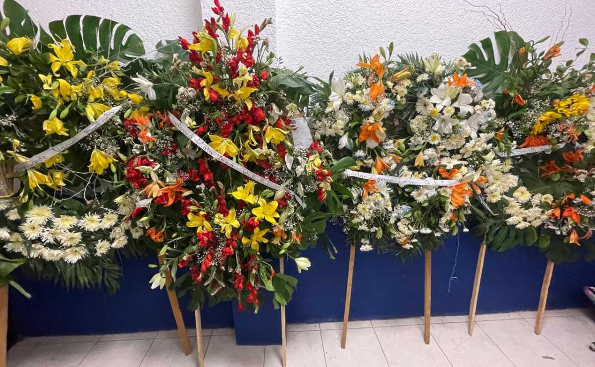 A días de las elecciones, dejan coronas fúnebres dedicadas a candidata del PAN-PRI-PRD a presidencia en Guanajuato 