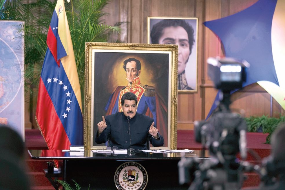 Maduro quiere renegociar deuda y lanza nuevo sistema de pagos 