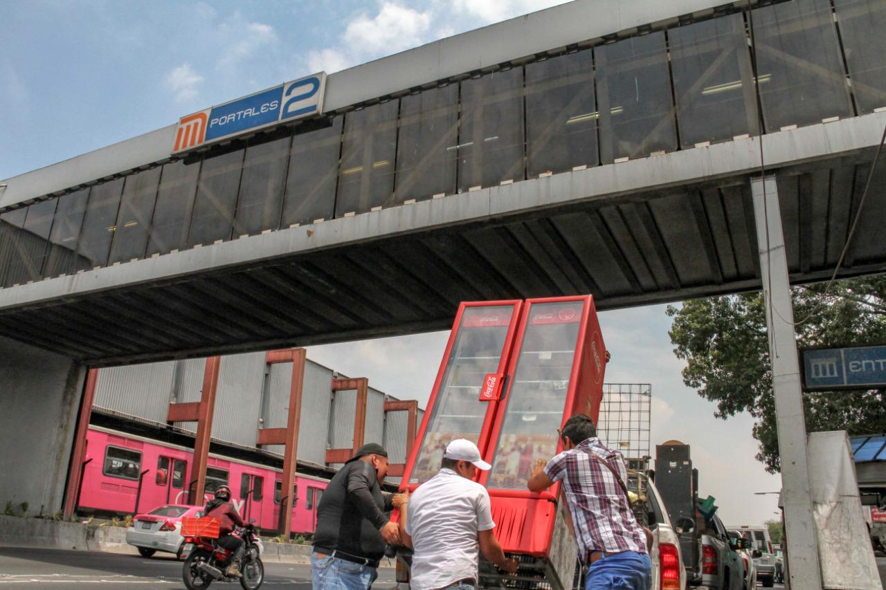 Retiran puestos ambulantes sin permiso en Calzada de Tlalpan 