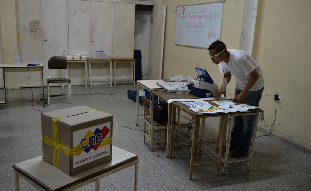 Colegios vacíos y denuncias sobre irregularidades marcan elecciones en Venezuela