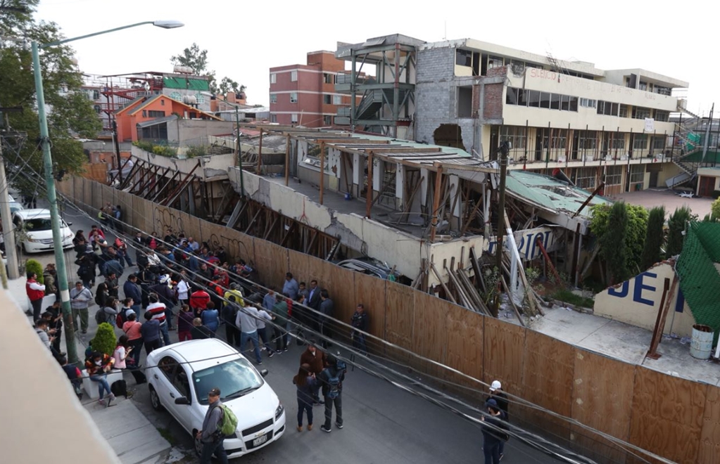 Paran demolición del colegio Rébsamen ante protesta de padres