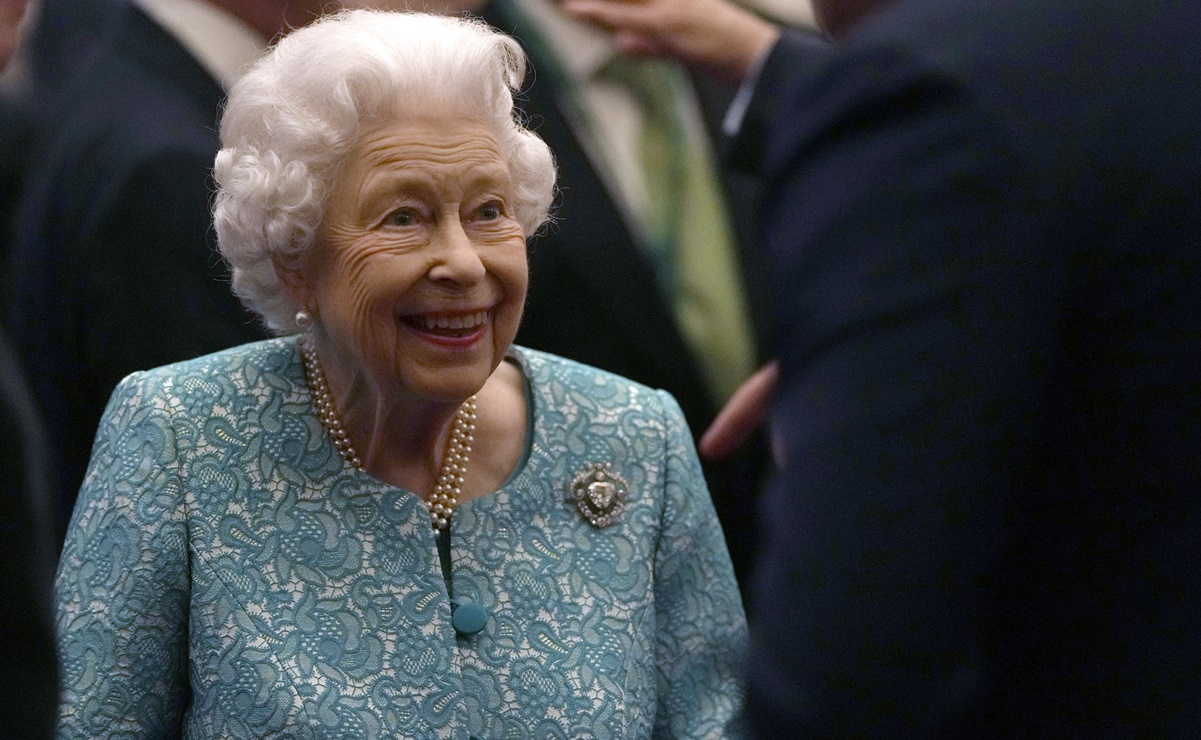 Ponen en duda reporte de “buen estado de ánimo” de la Reina Isabel II tras hospitalización
