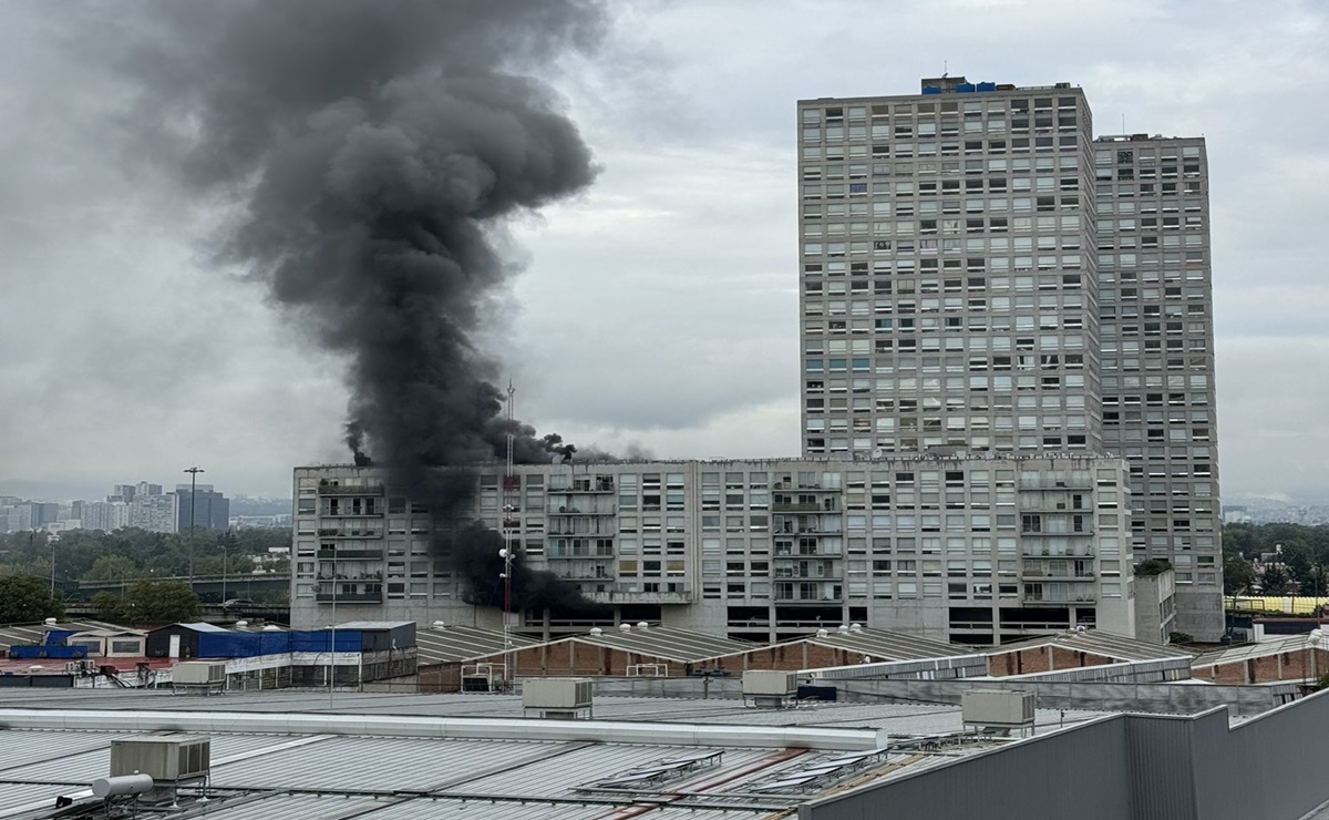 Se registra un incendio en edificio de condominios en Azcapotzalco; fueron evacuadas 150 personas