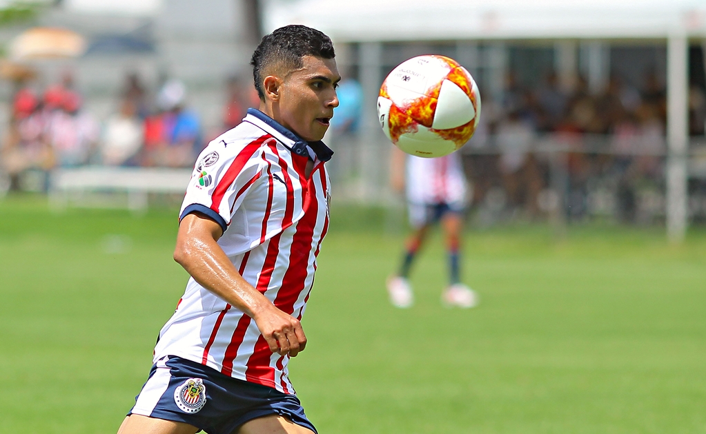 Chivas quiere dos futbolistas de Cruz Azul, a cambio de Orbelín Pineda