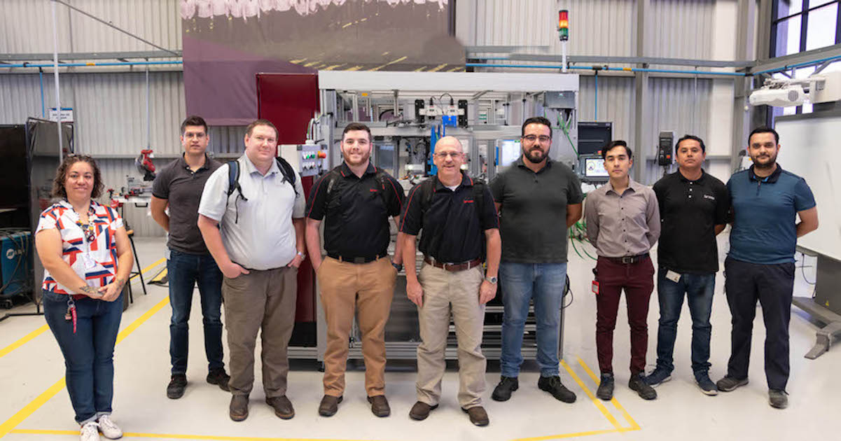 Desde Querétaro, estudiantes desarrollan máquina para Ford