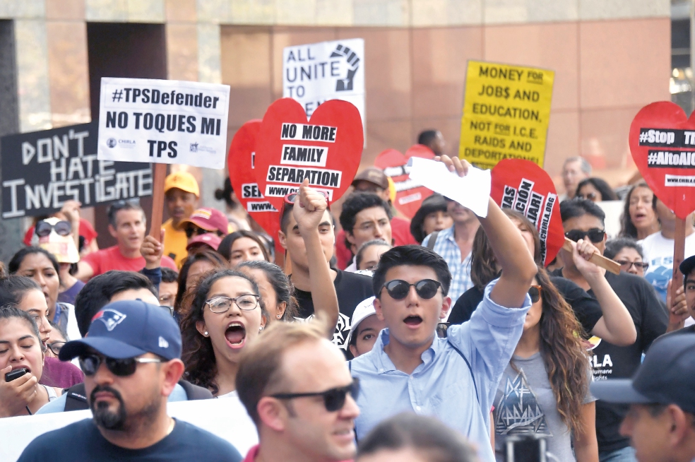 Empresas de EU piden no quitar el plan DACA