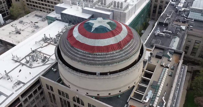 Video. Transforman cúpula del MIT en escudo de Capitán América 