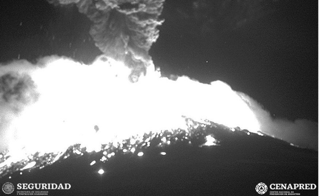 Popocatépetl reportó explosión esta noche; arroja fragmentos incandescentes