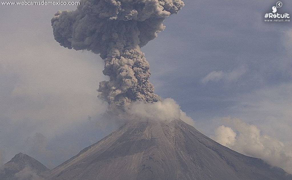 Volcán de Colima emite 2 fumarolas de más de 2 km