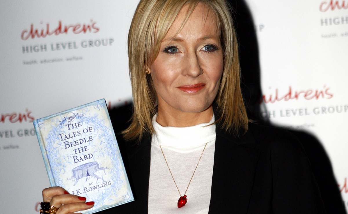 "Tú eres la siguiente", amenazan a  J.K. Rowling, tras muestra de apoyo a Salman Rushdie 