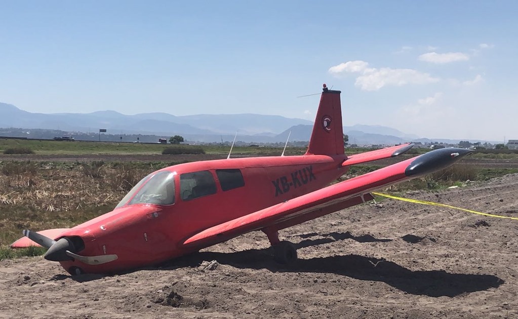 Avioneta realiza aterrizaje forzoso cerca de aeropuerto de Toluca