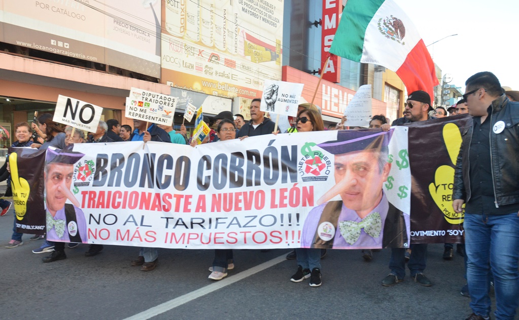 Marchan en NL contra incrementos en derechos de control vehicular 