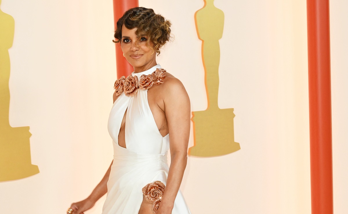 Halle Berry muestra cómo llevar un pequeño bikini café a los 56 años y deslumbra