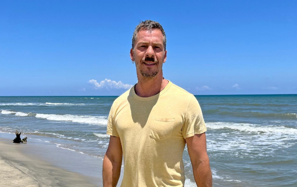 Nacho Palau, expareja de Miguel Bosé, recupera su salud en casa