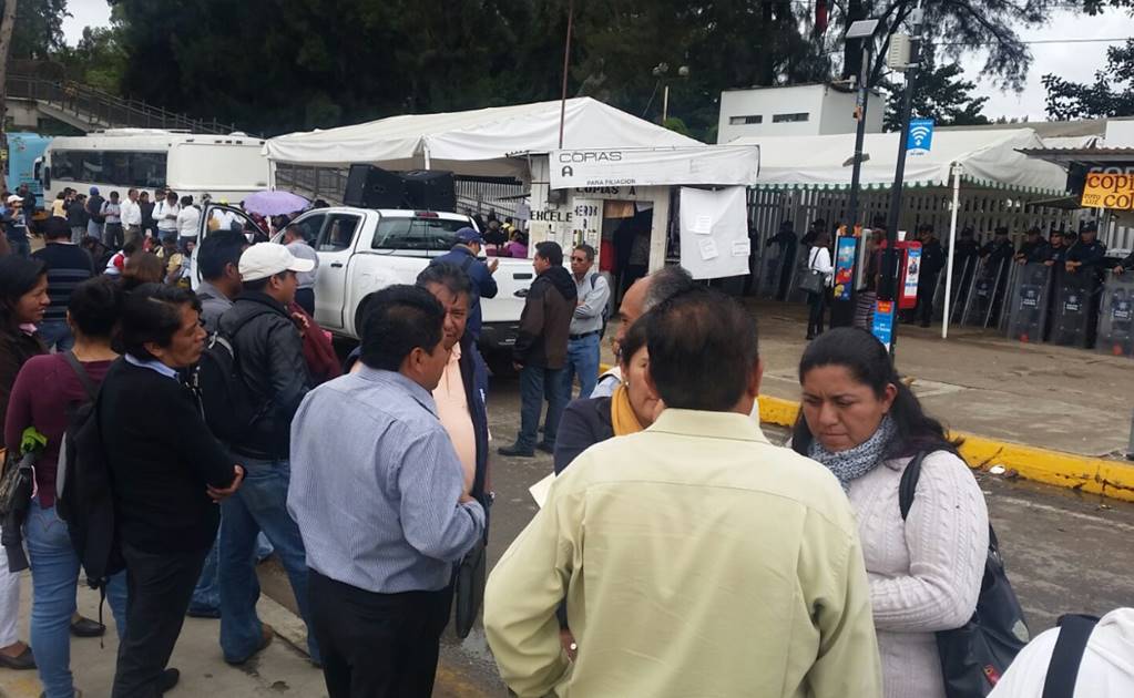 CNTE protesta frente a IEEPO en Oaxaca