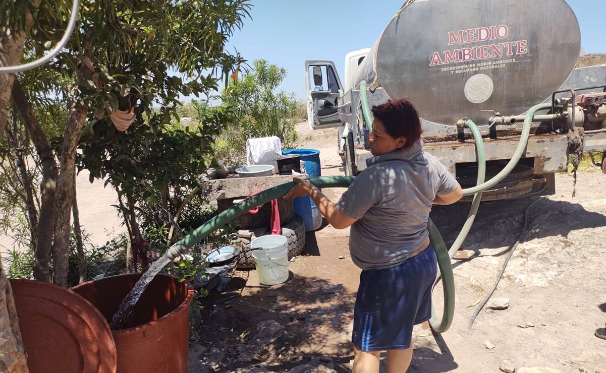 A causa de la sequía severa en Sinaloa, suministran agua a través de pipas en zonas rurales