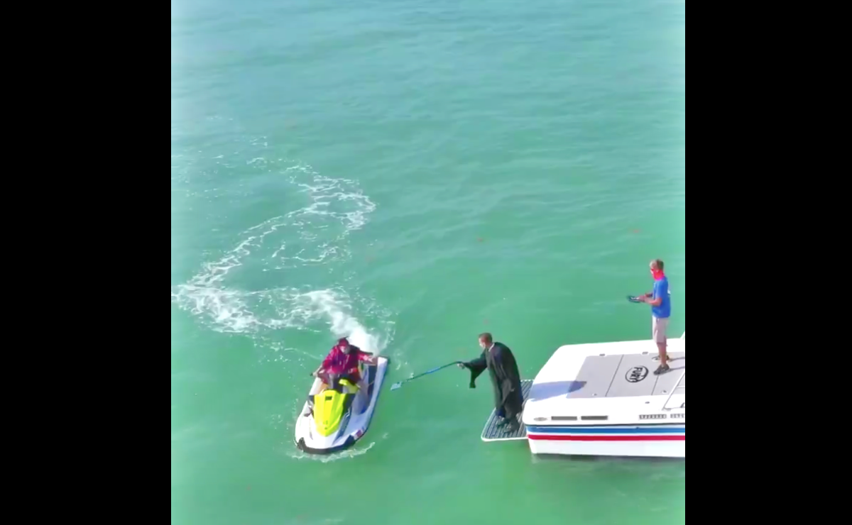 Estudiantes de Florida celebran graduación en el mar