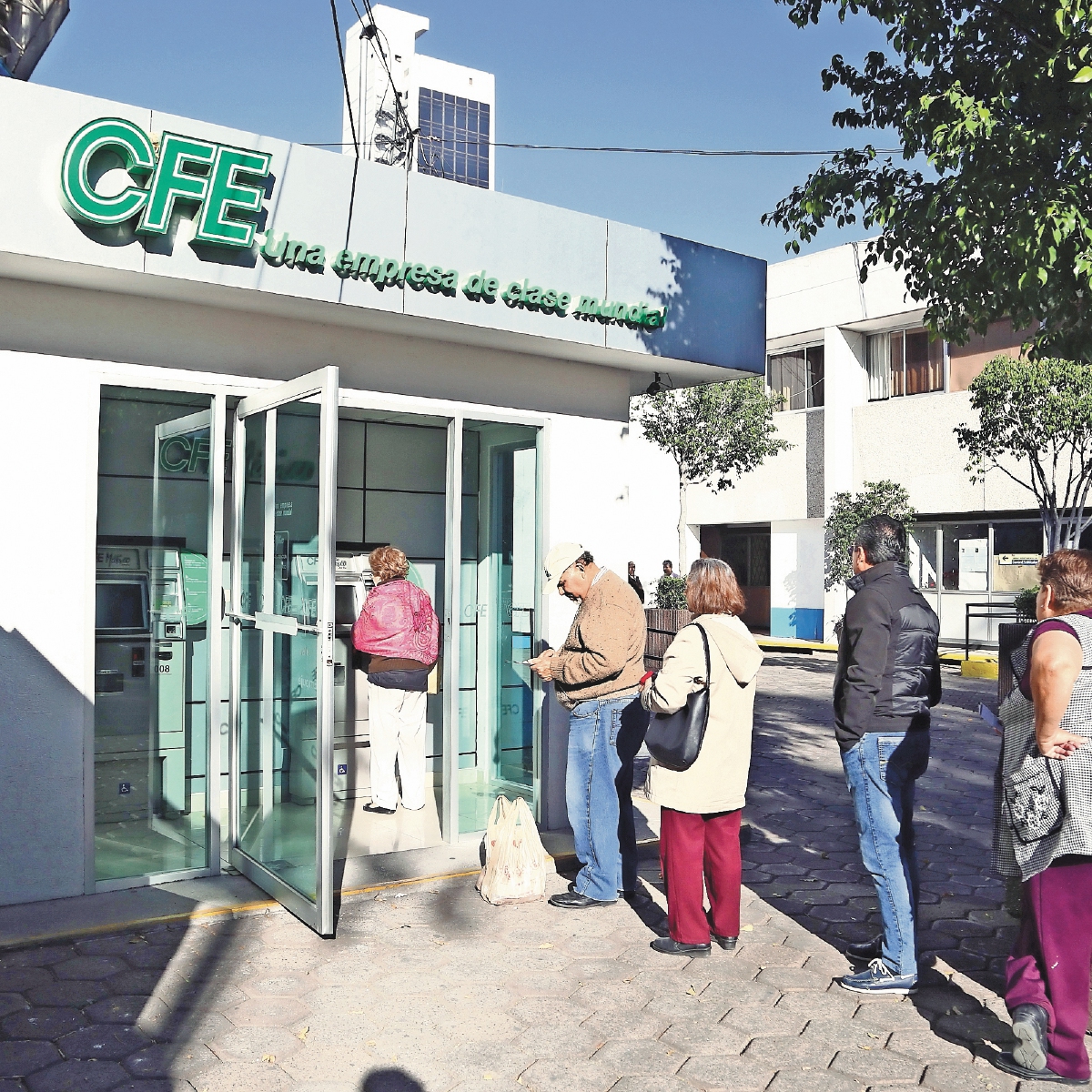 CFE acusa a CRE por daño financiero