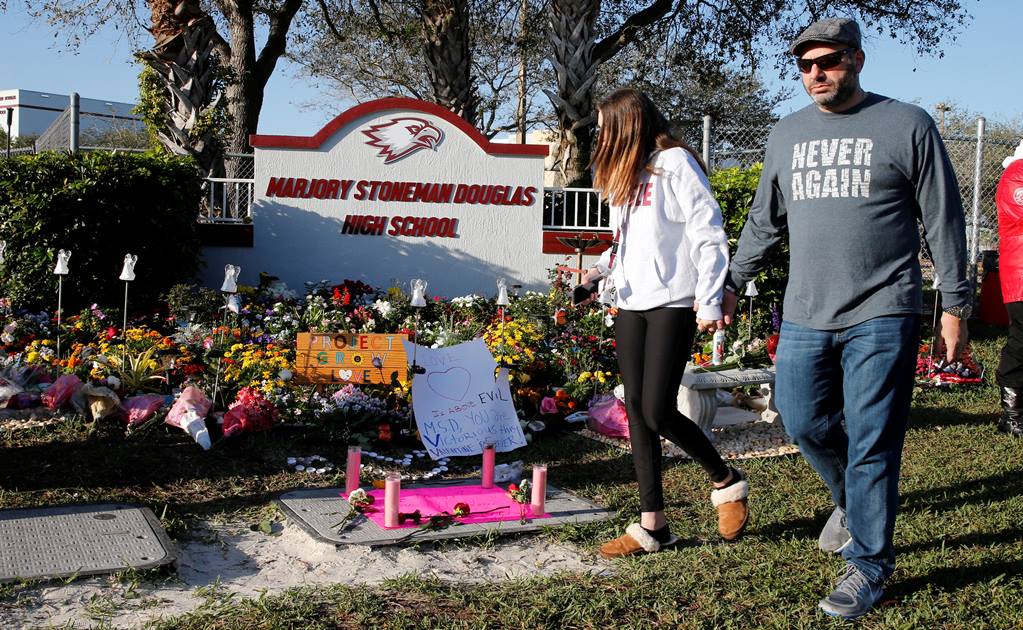 Conmemoran primer aniversario de masacre en escuela de Florida