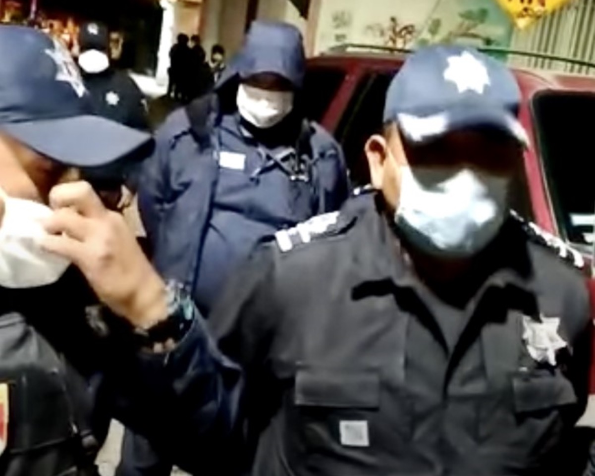 Policía de Oaxaca impide paso a productores de Puebla que donarían hortalizas a pobladores