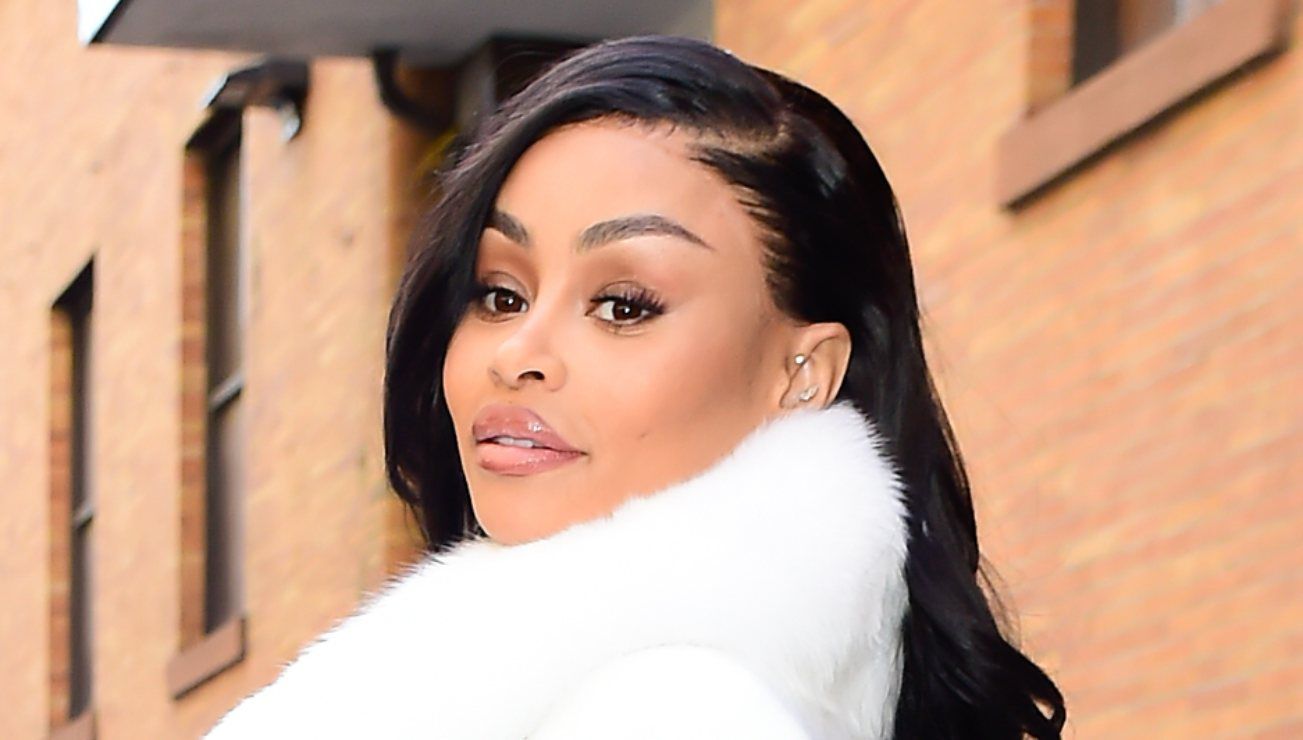 Blac Chyna luce su figura con top y leggings tras quitarse los rellenos