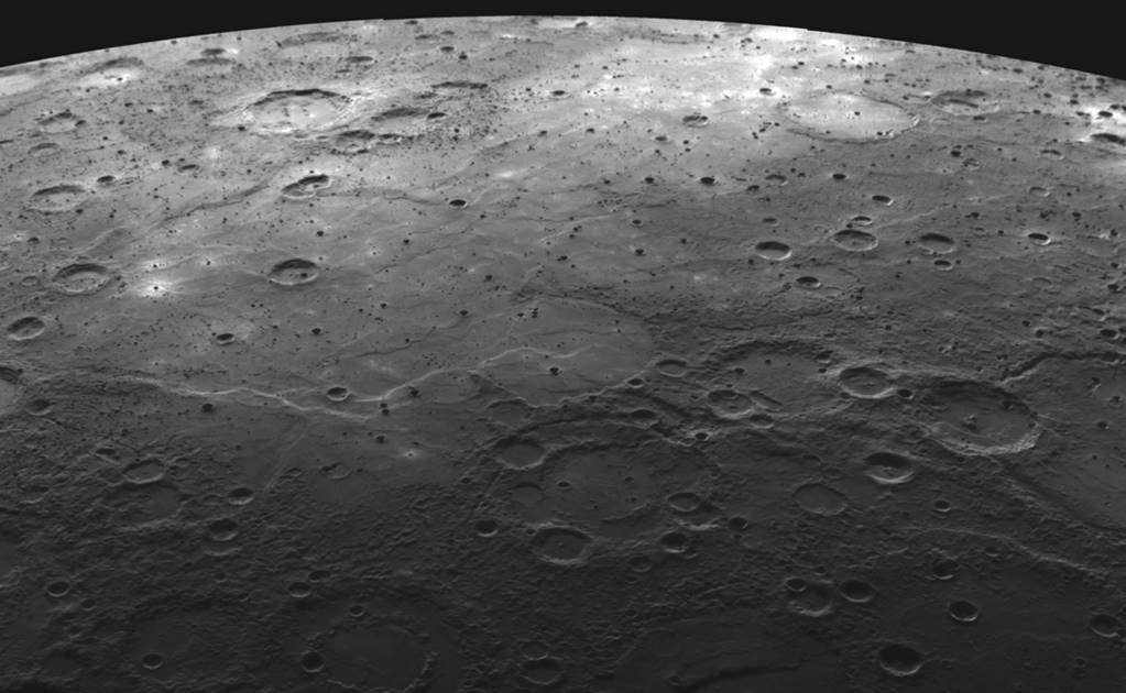 Superficies oscuras de Mercurio son carbono procedente de su interior