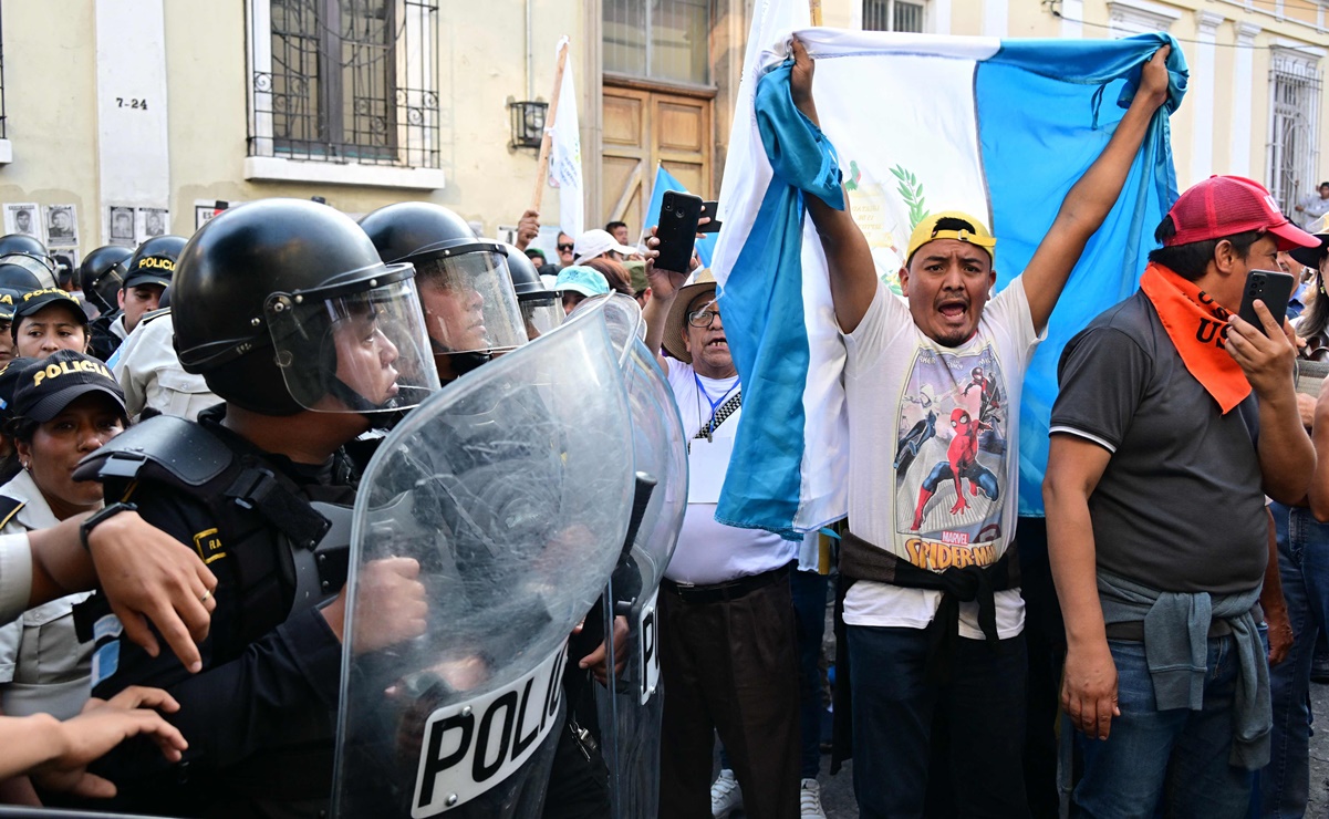 VIDEO: Disturbios en Congreso de Guatemala, ante retraso de toma de posesión de Arévalo como presidente