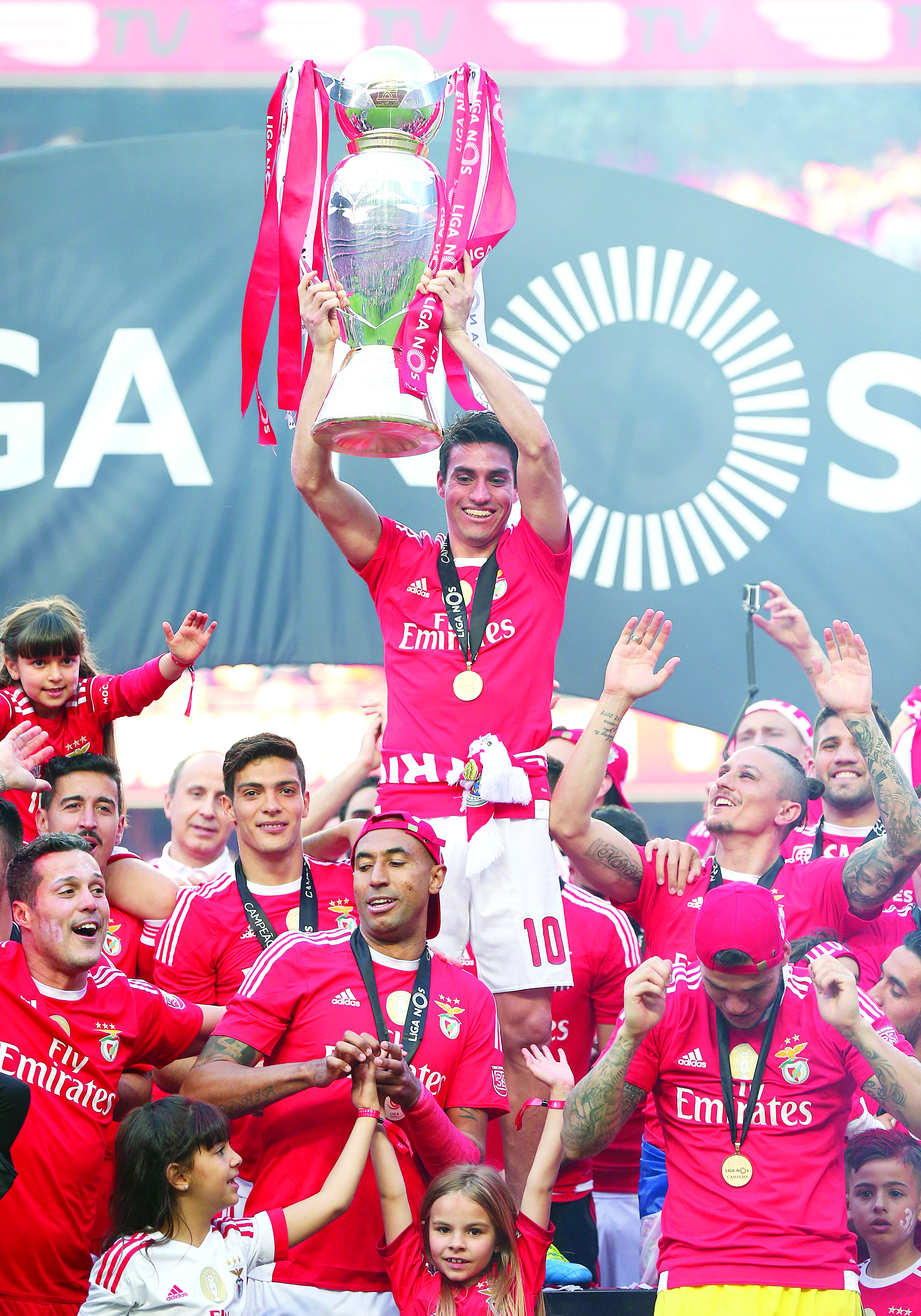 A Jiménez le toca ser campeón con Benfica