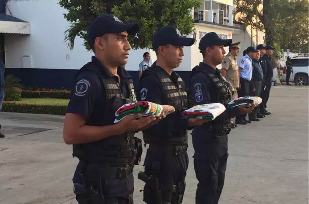 Despiden con honores a policías tras tiroteo en Tabasco