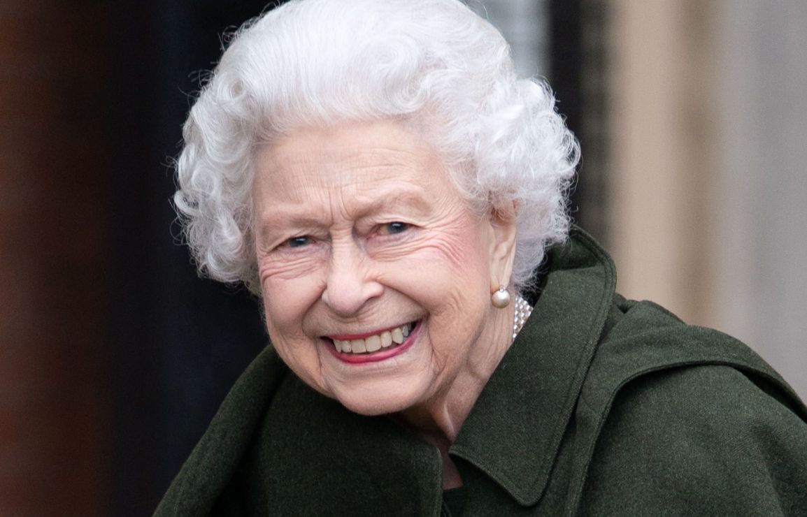 La reina Isabel II, de 95 años, da positivo a Covid-19: "tiene síntomas leves similares a los de un resfriado"