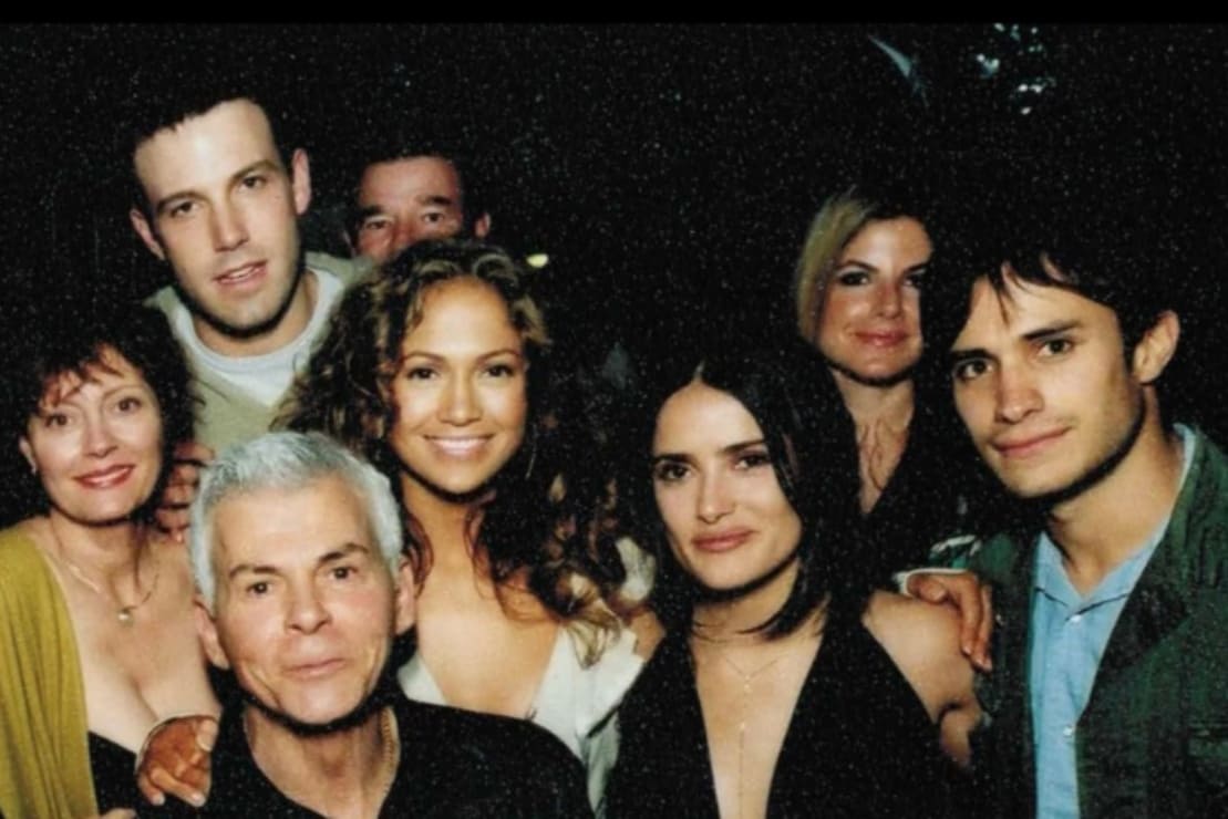 Salma Hayek felicita a Jennifer Lopez con una foto junto a Gael García