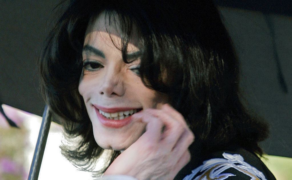 Polémica por el nombre de Michael Jackson en auditorio escolar