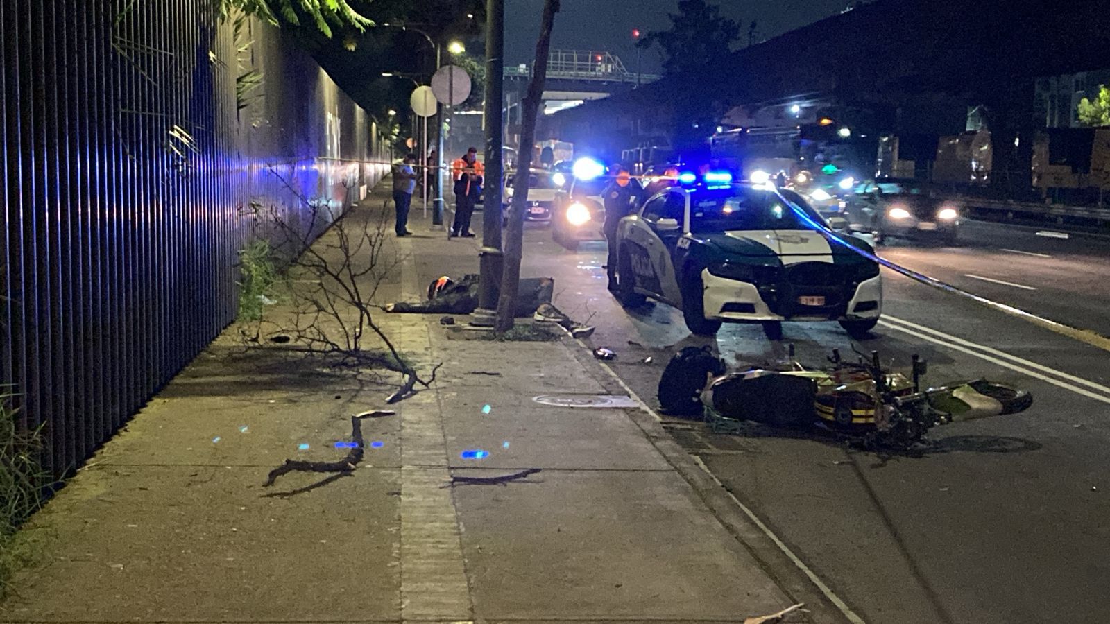 Motociclista pierde la vida tras impactarse con un poste de alumbrado en Ciudad de los Deportes