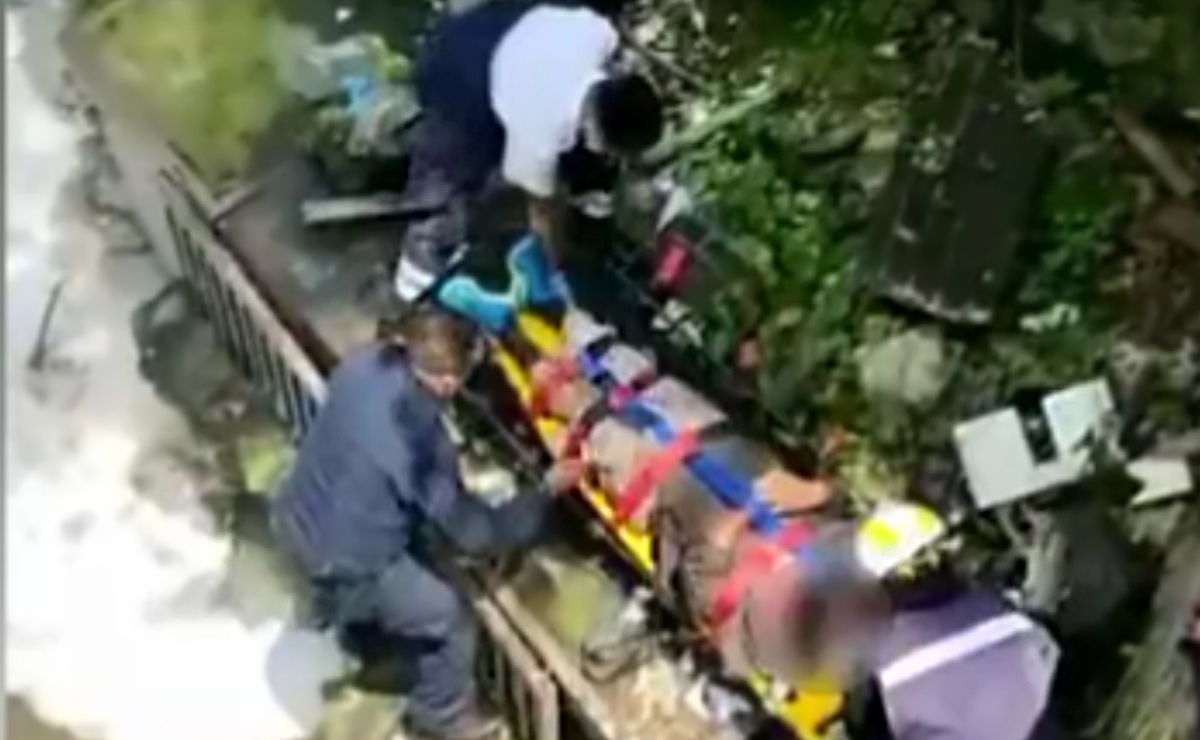 Video. Así rescataron a persona lesionada por caída de barda por sismo en Magdalena Contreras 