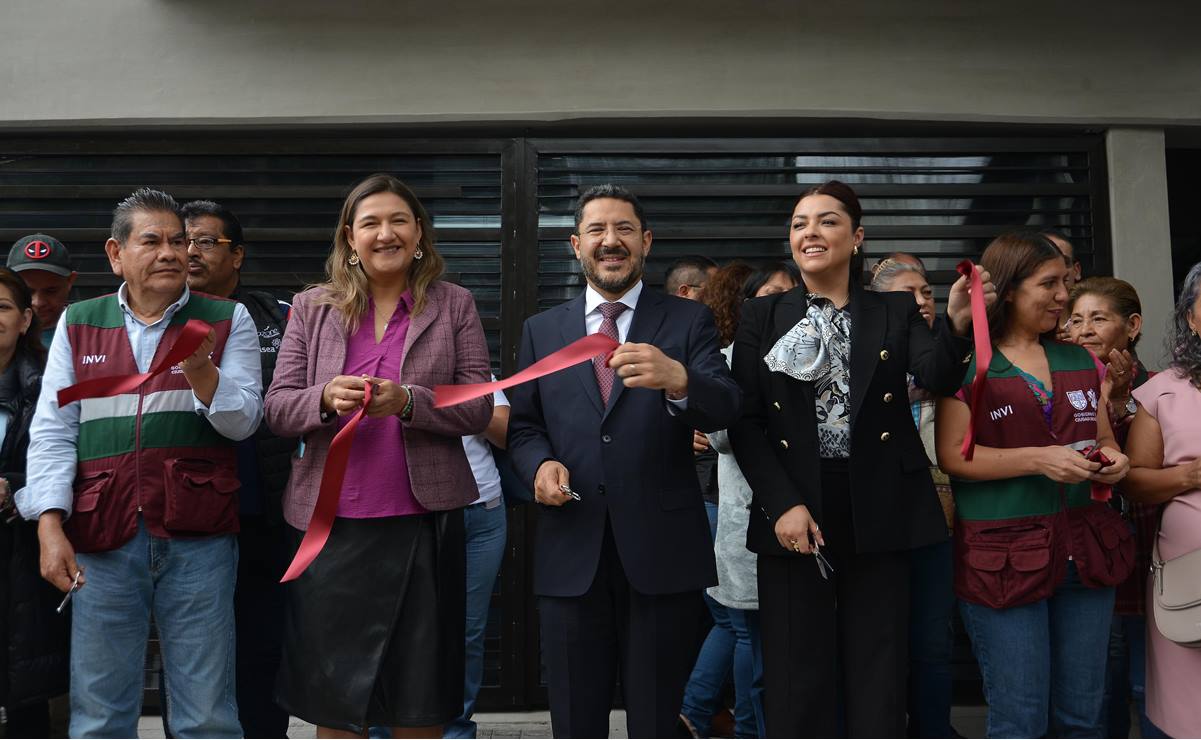 Martí Batres entrega unidades habitacionales del Invi en Azcapotzalco