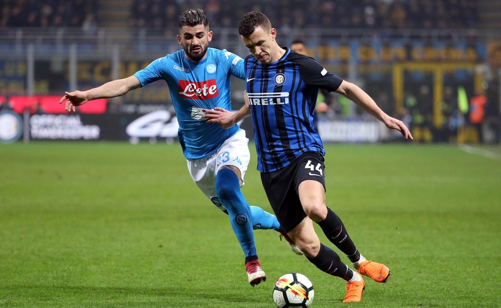 Napoli e Inter empatan y le abren el camino a la Juventus