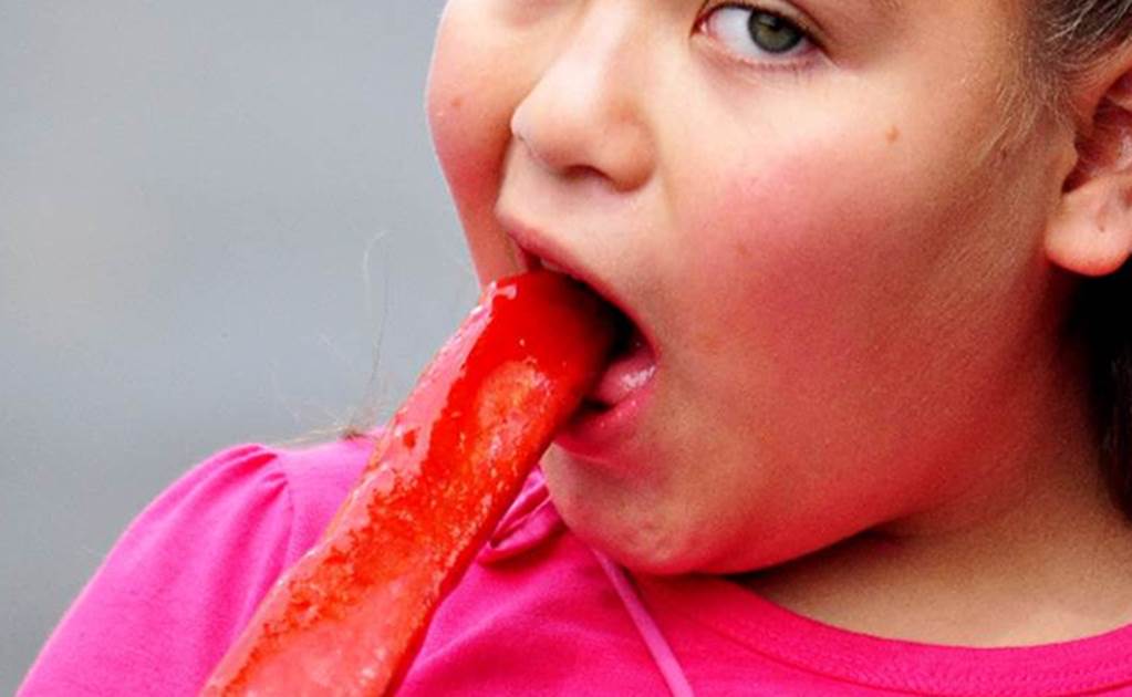 Caries en niños se incrementa por besos en la boca