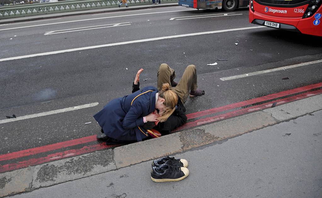 La historia de la foto más conmovedora en medio del terror que vivió Londres