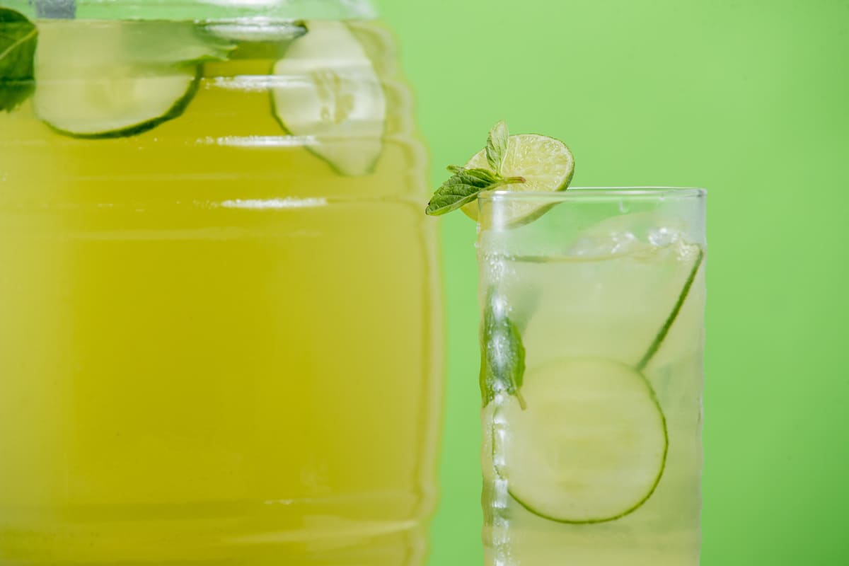 Dale la vuelta a la típica agua de limón con esta receta