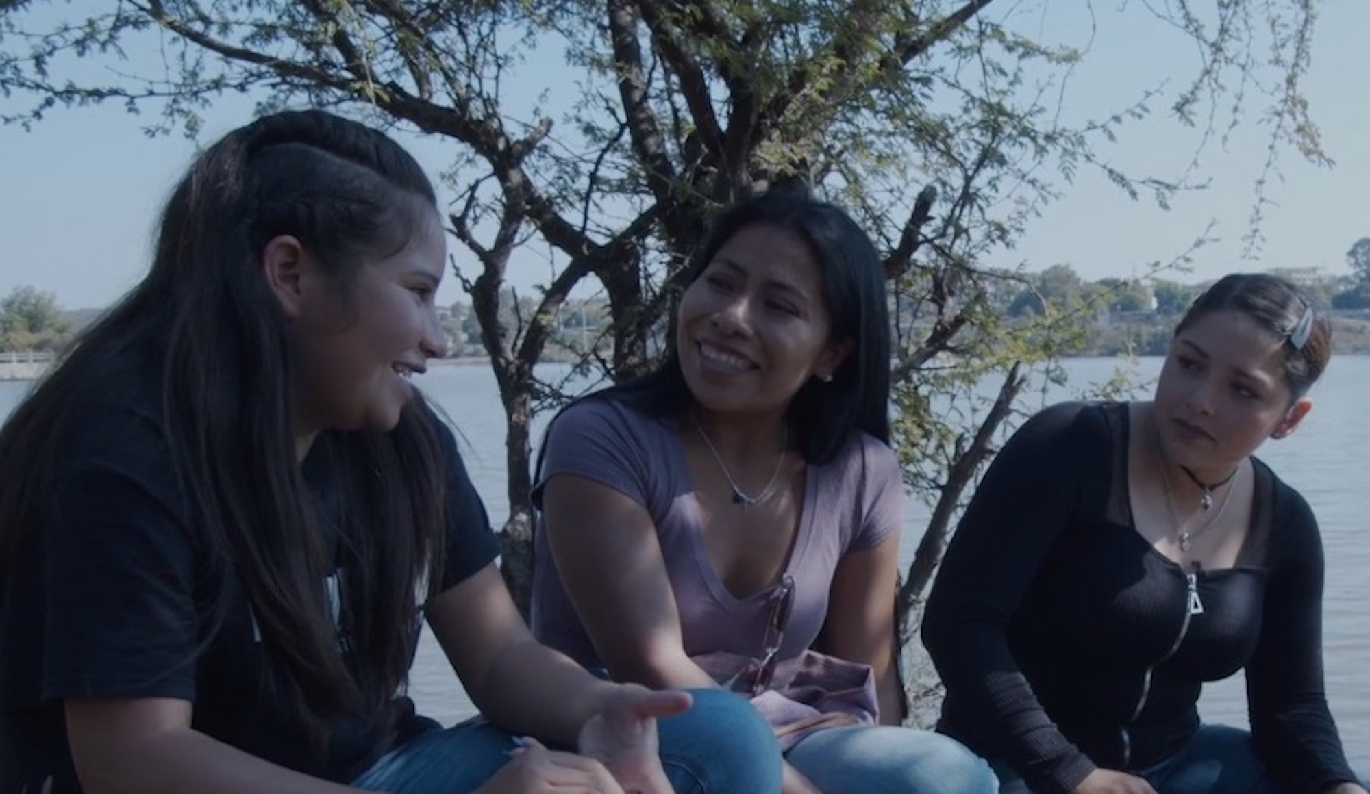 Yalitza platicó con las niñas de Noche de Fuego, aquí en Querétaro